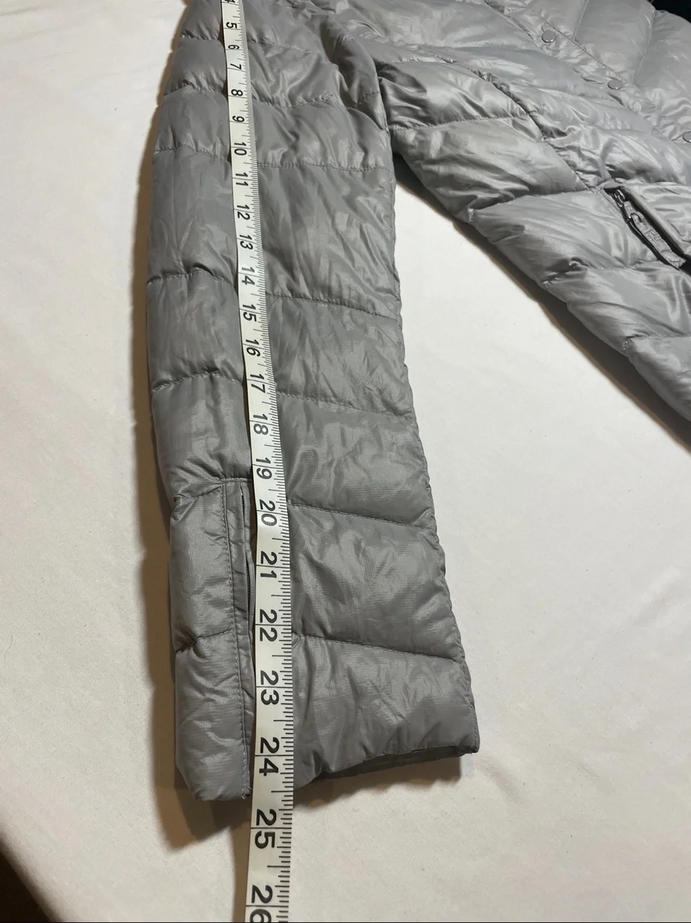 GAP Women's Light Gray Quilted Puff Jacket